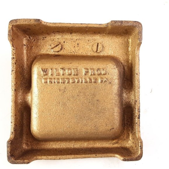 VTG Wilton Cast Iron Ashtray Wrightsville PA. Painted Gold Amish Couple … - Picture 5 of 5